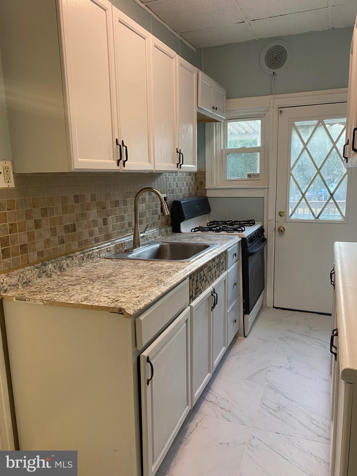 330 Hampden Road Upper Darby, PA 19082 - Photo 8 of 30