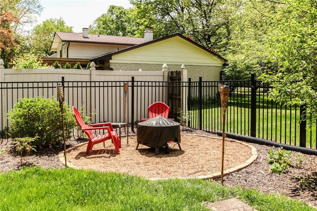 8895 Spring Mill Road Indianapolis, IN 46260 - Photo 34 of 35 Gallery Image 34