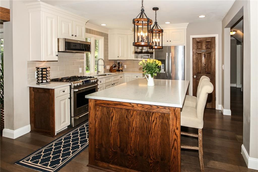 8895 Spring Mill Road Indianapolis, IN 46260 - Photo 6 of 35 Gallery Image 6