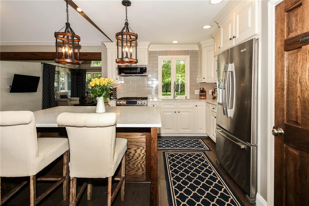 8895 Spring Mill Road Indianapolis, IN 46260 - Photo 7 of 35 Gallery Image 7