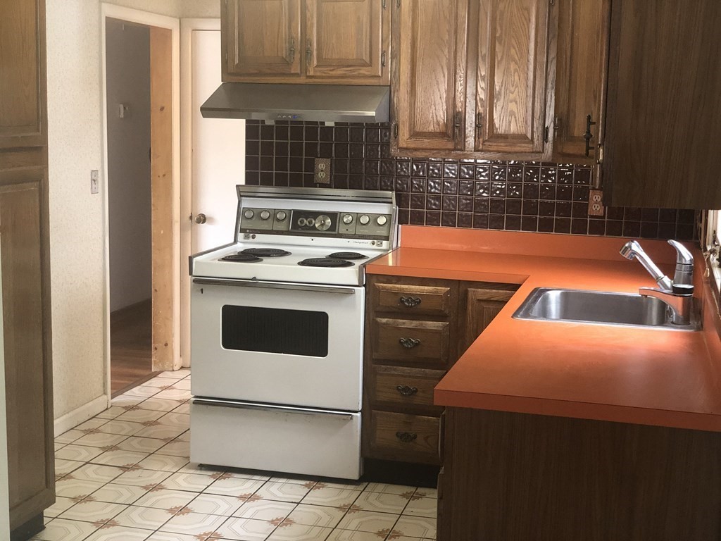 27 Lyndon Road Sharon, MA 02067 - Photo 7 of 16