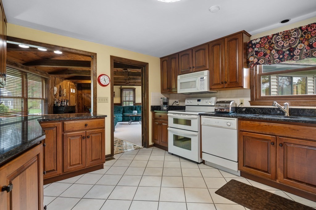 18 Bernard Road Dracut, MA 01826 - Photo 6 of 34 Gallery Image 6