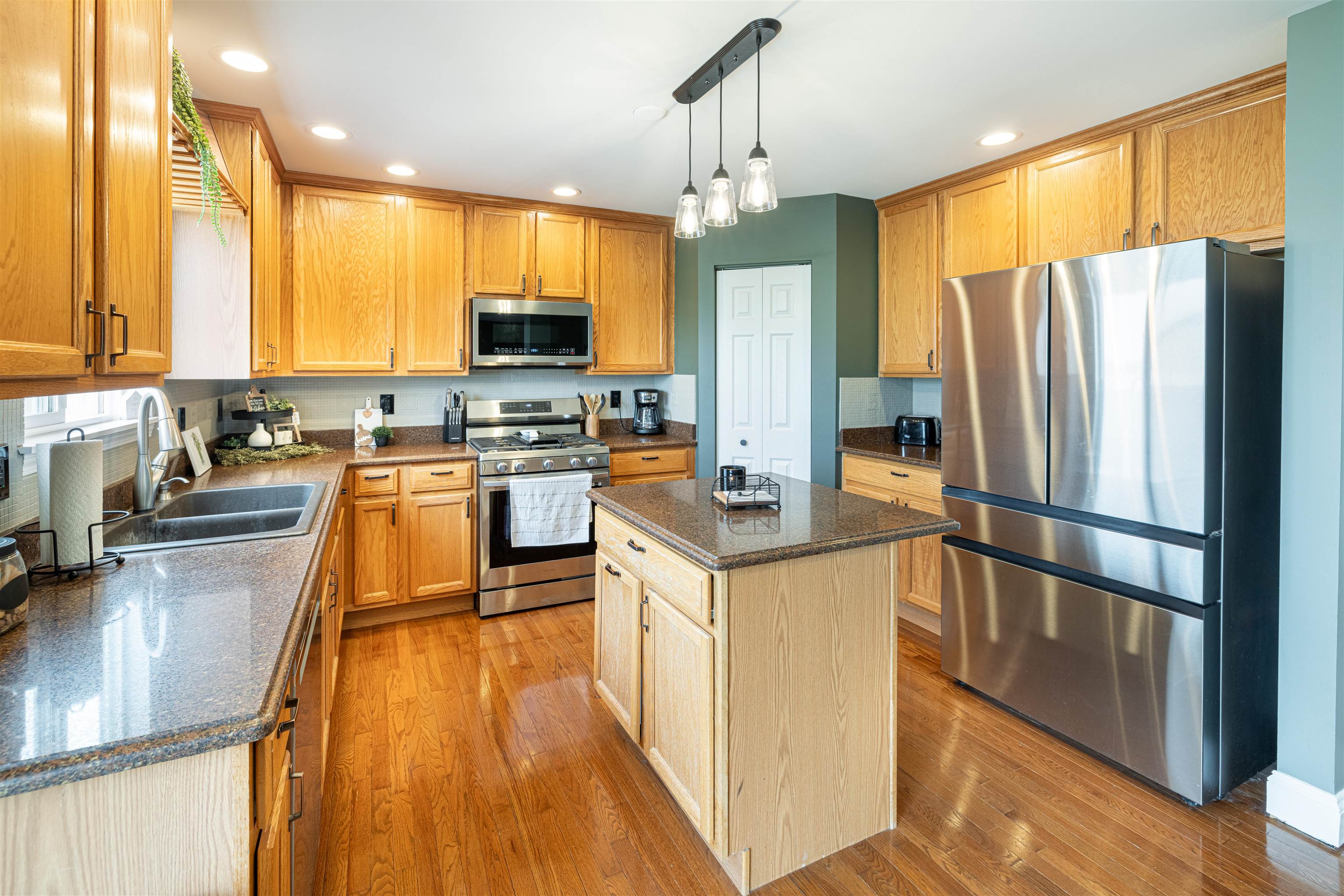 3605 Eagles Ridge Drive Beloit, WI 53511 - Photo 9 of 54