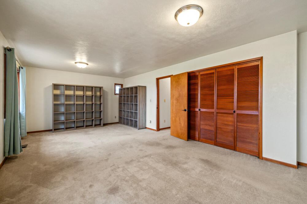 23131 North Poe Valley Road Klamath Falls, OR 97603 - Photo 24 of 45