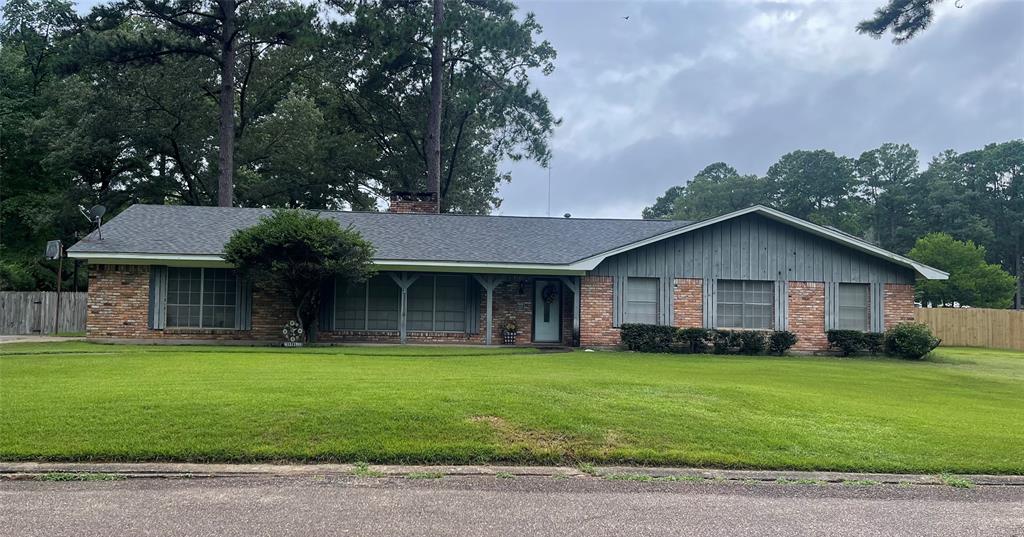 1207 North Acres Circle Springhill, LA 71075 - Photo 1 of 1 Single story home with a front yard