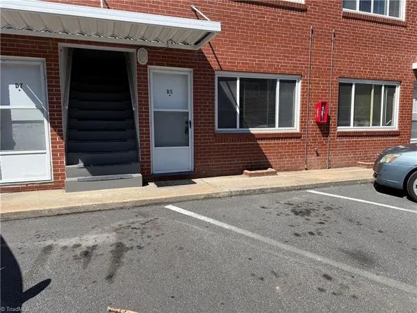 $745 | 1902 Queen Street, Unit D5, Winston-Salem, NC 27103