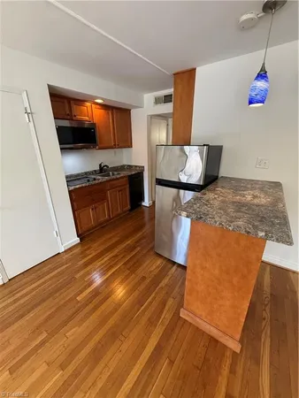 $745 | 1902 Queen Street, Unit D5, Winston-Salem, NC 27103