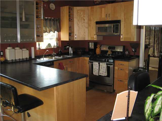 39537 Jones Road Fallbrook, CA 92028 - Photo 6 of 25 Large Kitchen