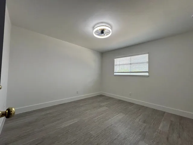 $1,099 | 1010 South Wayside Drive, Unit 318, Houston, TX 77023