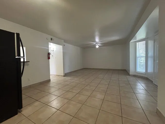 $1,099 | 1010 South Wayside Drive, Unit 318, Houston, TX 77023