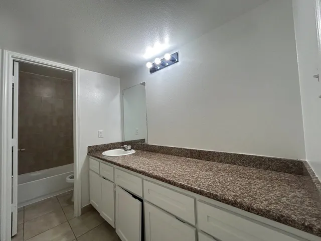 $1,099 | 1010 South Wayside Drive, Unit 318, Houston, TX 77023