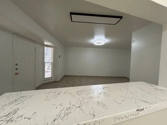 $1,099 | 1010 South Wayside Drive, Unit 318, Houston, TX 77023