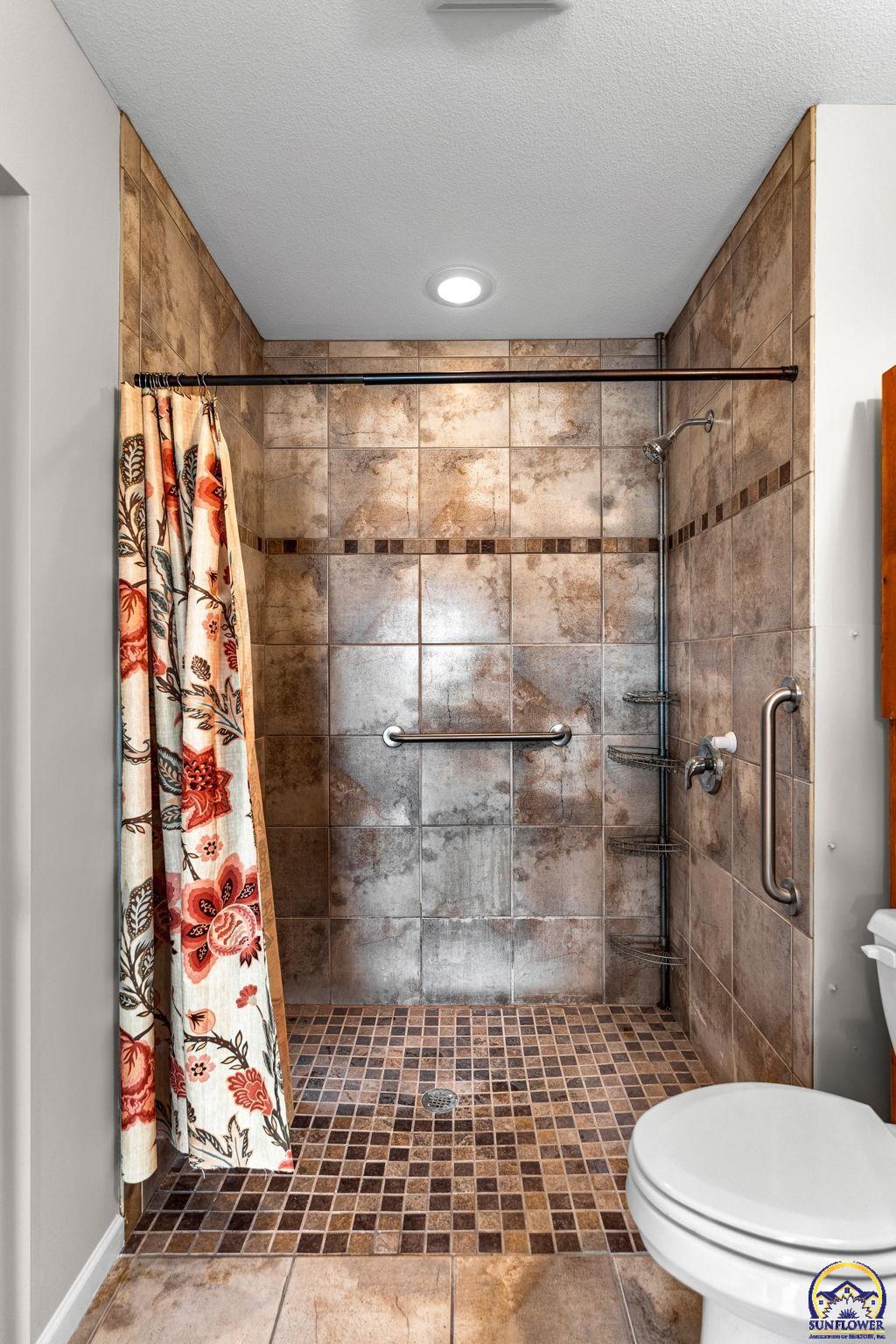 5515 Southwest Chapella Street Topeka, KS 66614 - Photo 14 of 23