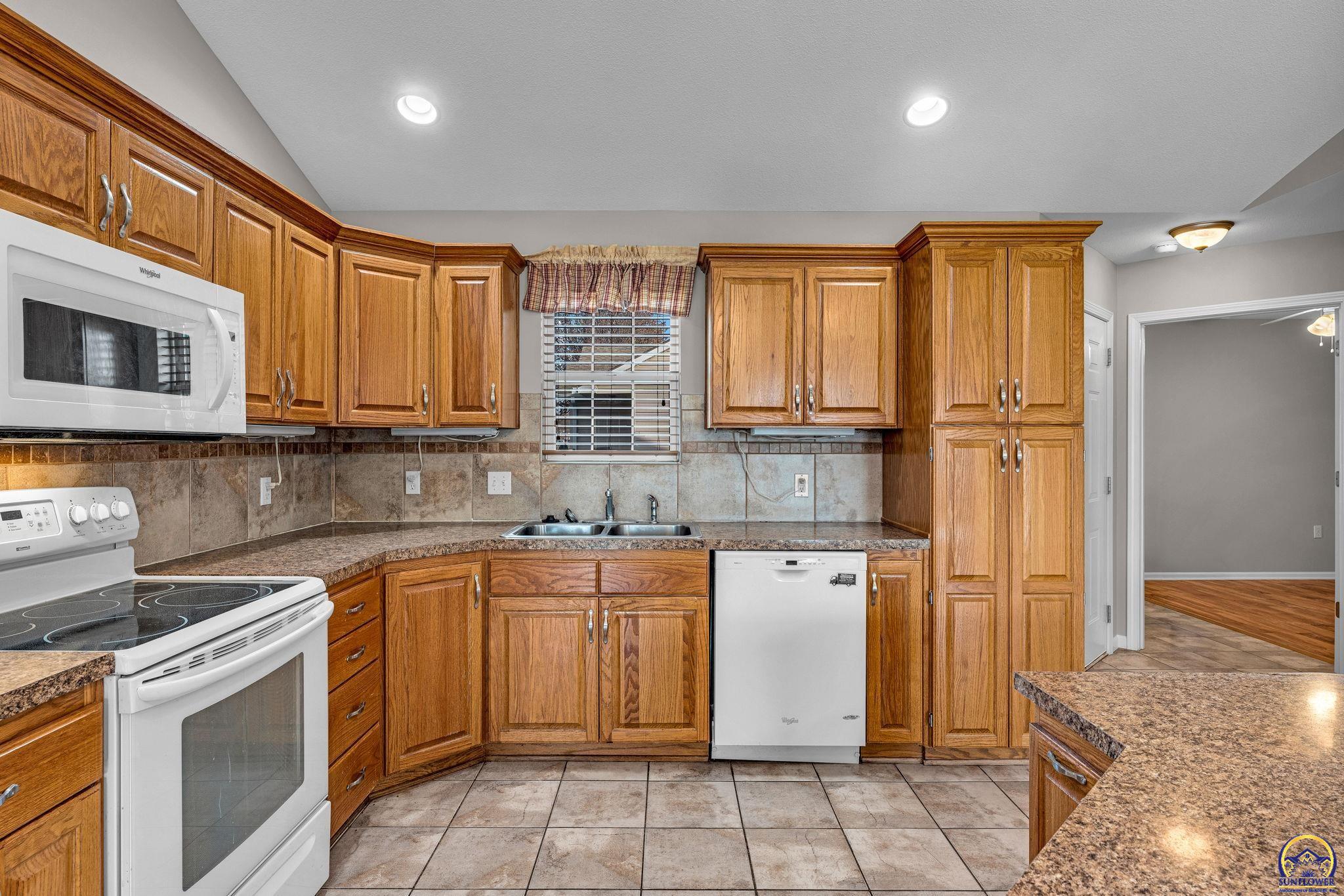 5515 Southwest Chapella Street Topeka, KS 66614 - Photo 10 of 23