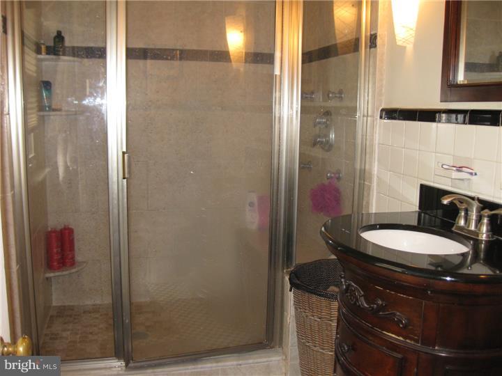 712 Harvard Road Bala Cynwyd, PA 19004 - Photo 18 of 25 Bathroom