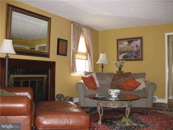 712 Harvard Road Bala Cynwyd, PA 19004 - Photo 3 of 25 Living Room