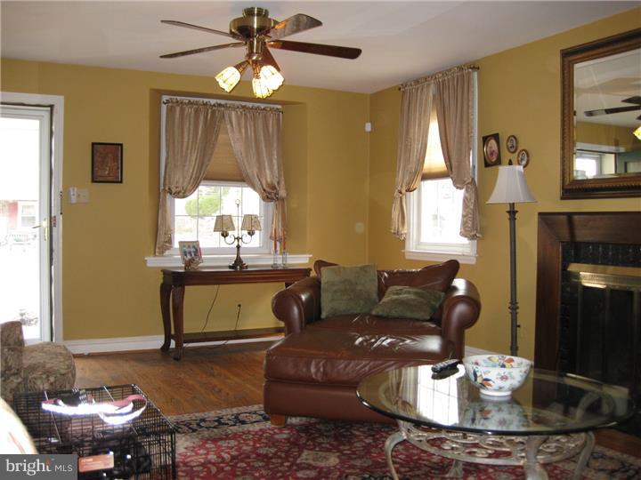 712 Harvard Road Bala Cynwyd, PA 19004 - Photo 4 of 25 Living Room