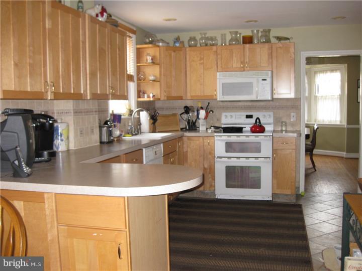 712 Harvard Road Bala Cynwyd, PA 19004 - Photo 9 of 25 Kitchen