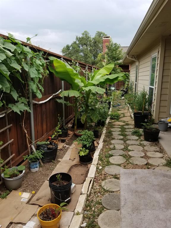 800 Santa Fe Trail Irving, TX 75063 - Photo 16 of 17 Side yard