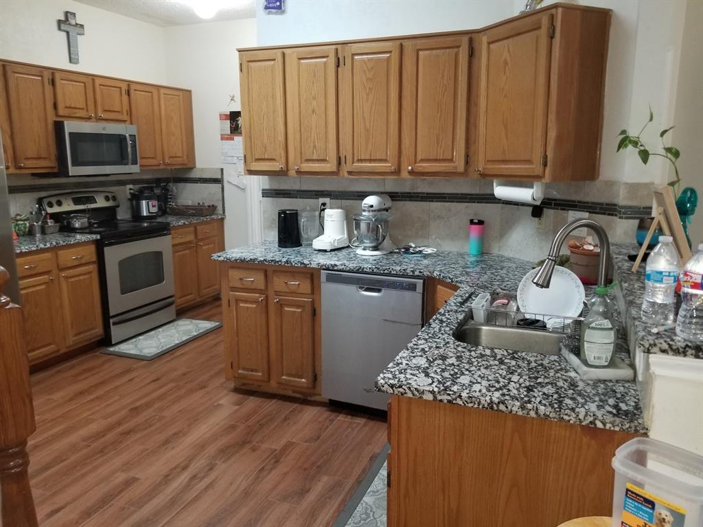 800 Santa Fe Trail Irving, TX 75063 - Photo 2 of 17 Kitchen