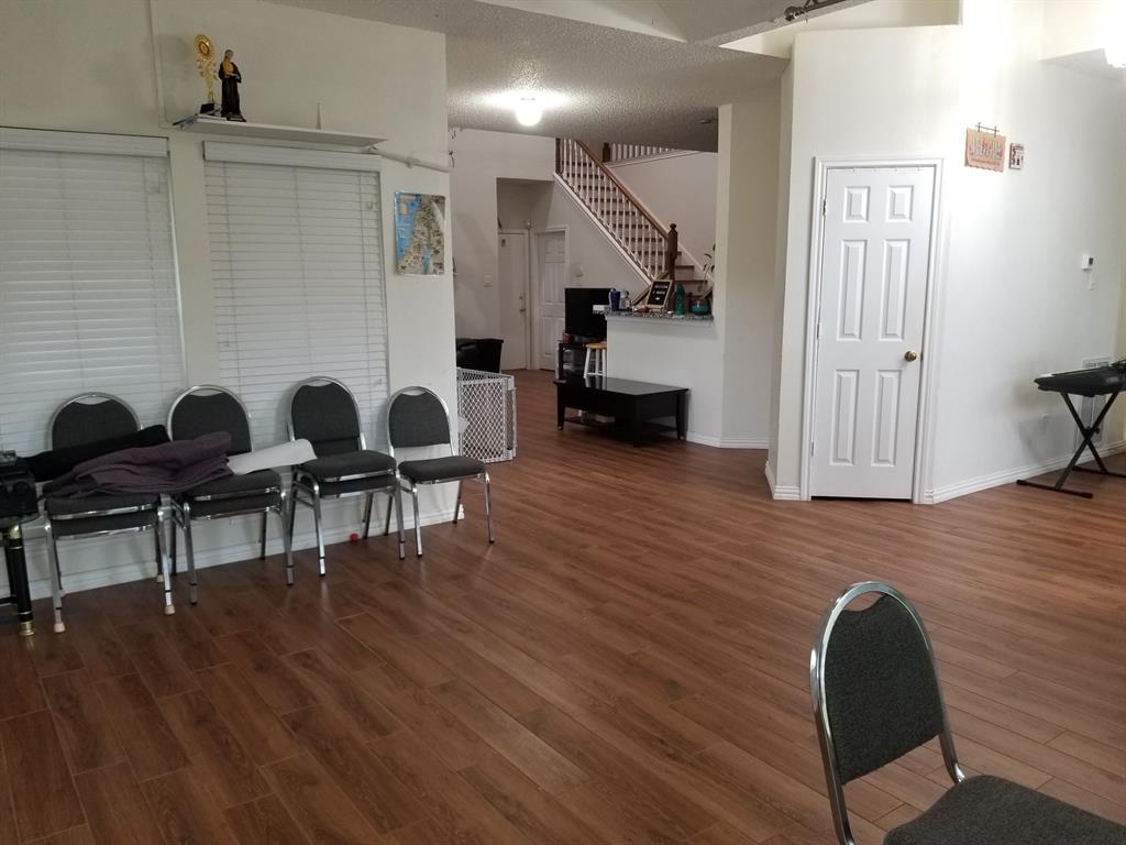 800 Santa Fe Trail Irving, TX 75063 - Photo 4 of 17 Formal living