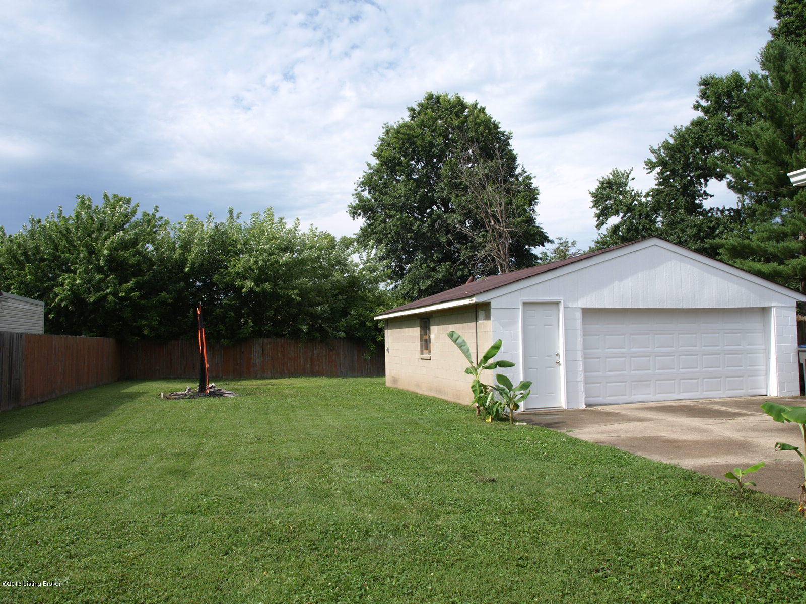 6815 Barbrook Road Louisville, KY 40258 - Photo 3 of 35 P7060390
