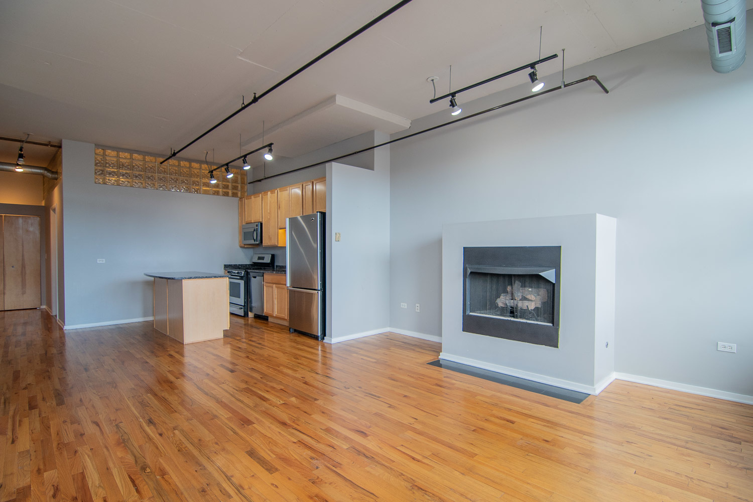 6 South Laflin Street, Unit 808 Chicago, IL 60607 - Photo 3 of 13 a view of a livingroom with a fireplace