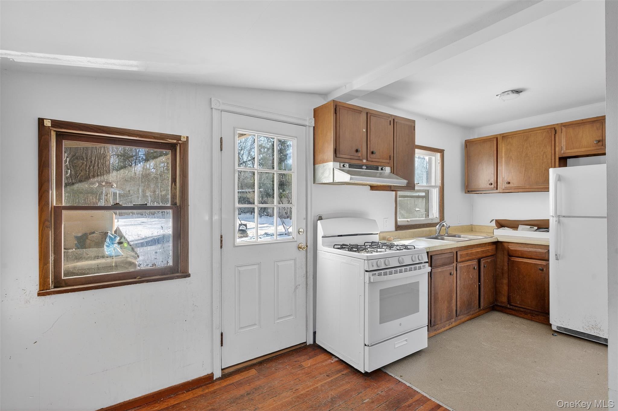 488 Tally Ho Road Middletown, NY 10940 - Photo 9 of 16 a kitchen with a stove a refrigerator and a stove top oven