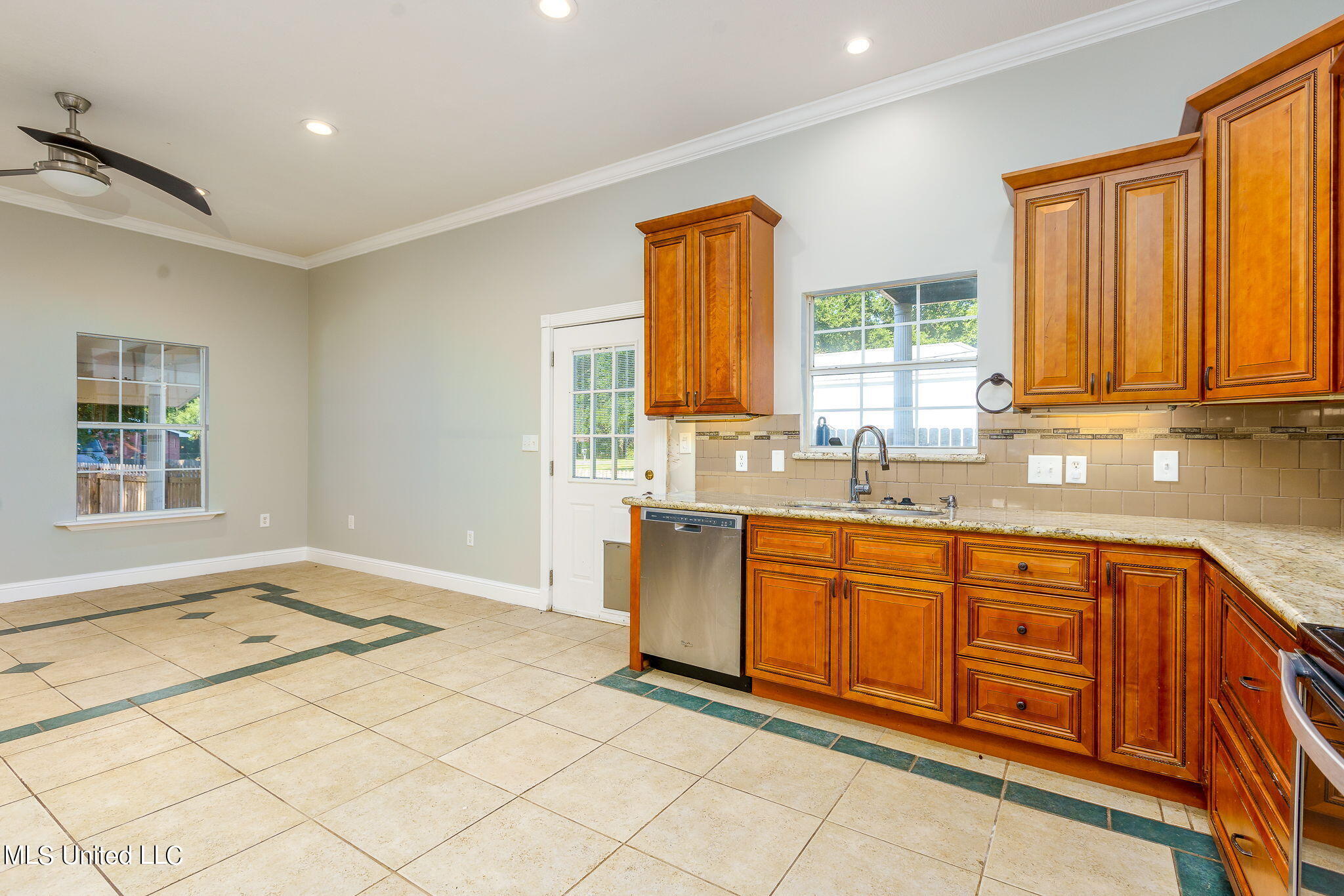 20050 Watts Road Long Beach, MS 39560 - Photo 17 of 44 Kitchen