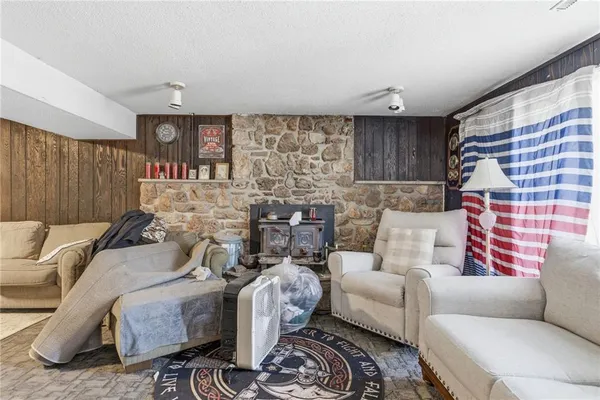 $219,000 | 14903 East Kentucky Road, Independence, MO 64050