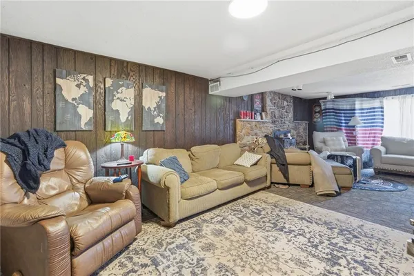 $219,000 | 14903 East Kentucky Road, Independence, MO 64050