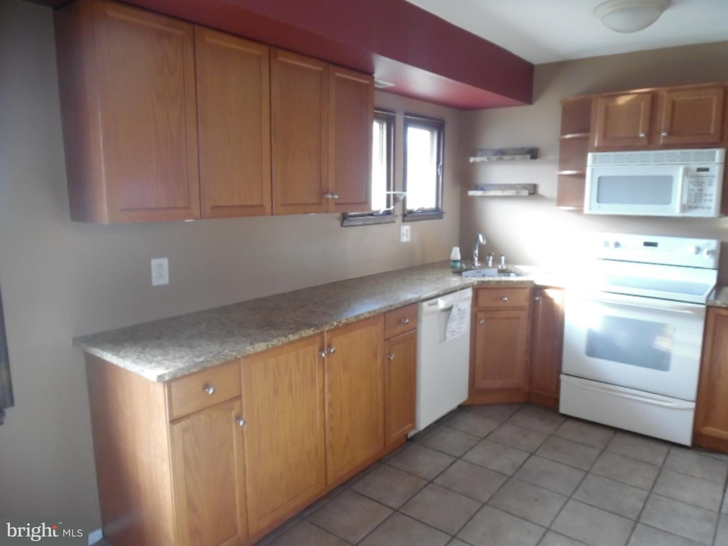 25 Maroon Road Levittown, PA 19056 - Photo 8 of 25 Gallery Image 8