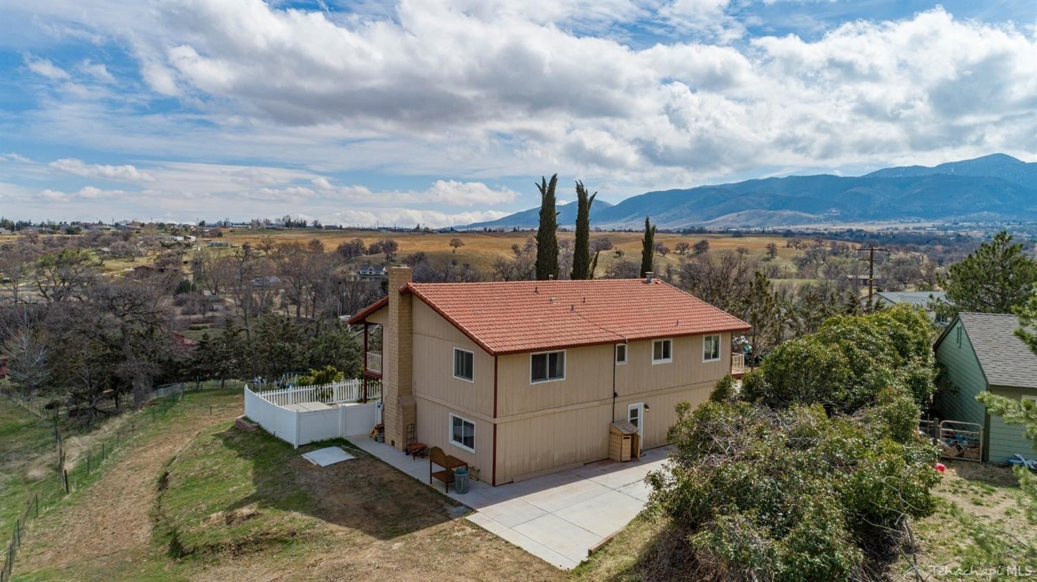 20900 Ridgeway Drive Tehachapi, CA 93561 - Photo 8 of 43 Gallery Image 8