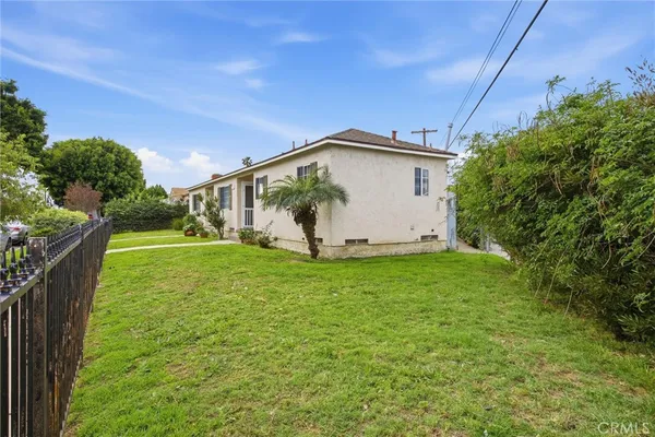 a house view with garden space