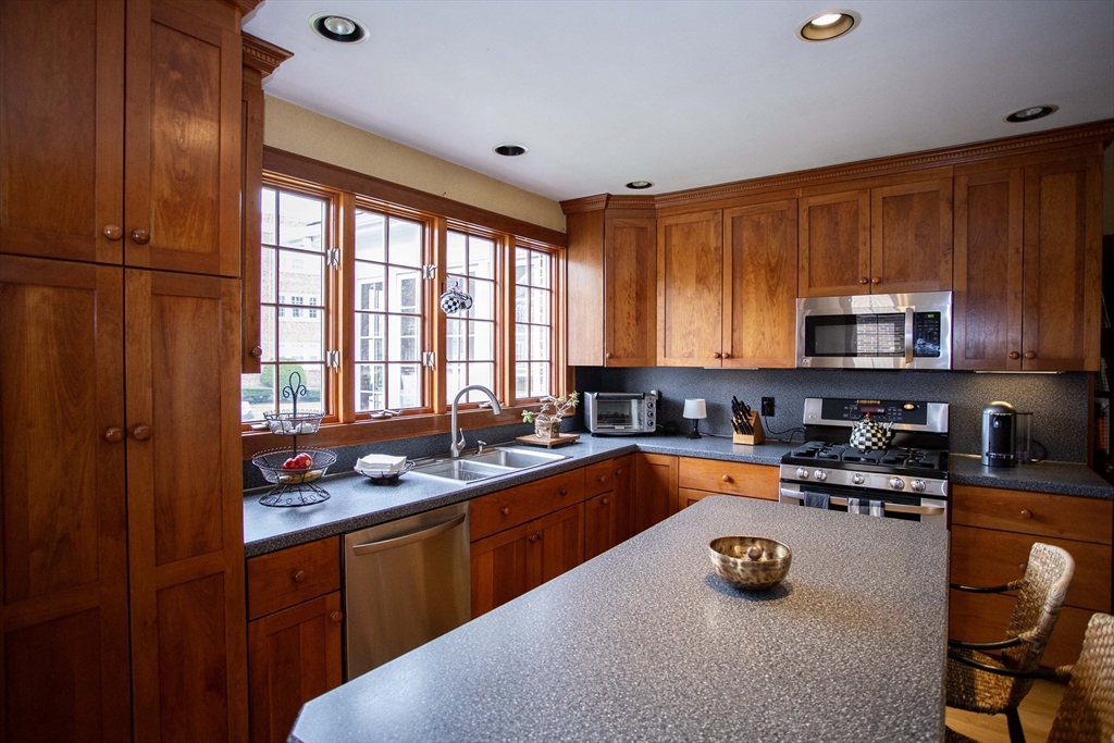 284 Main Street Wakefield, MA 01880 - Photo 11 of 42