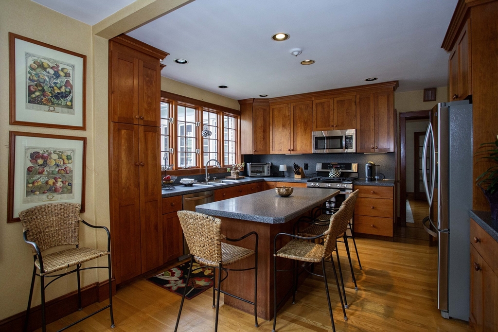 284 Main Street Wakefield, MA 01880 - Photo 9 of 42