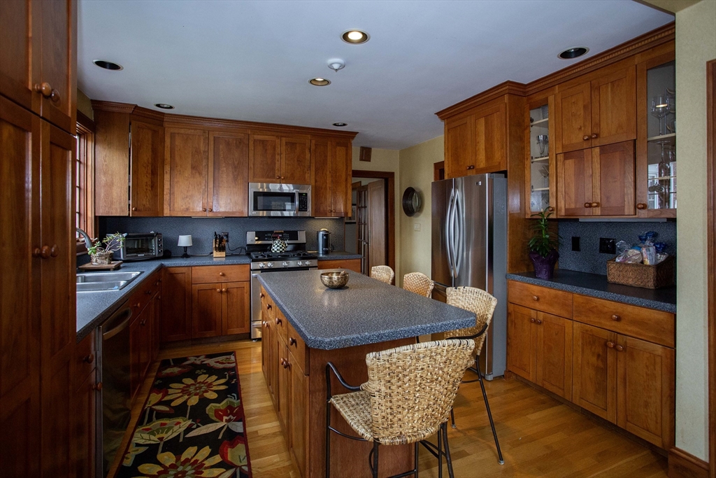 284 Main Street Wakefield, MA 01880 - Photo 10 of 42
