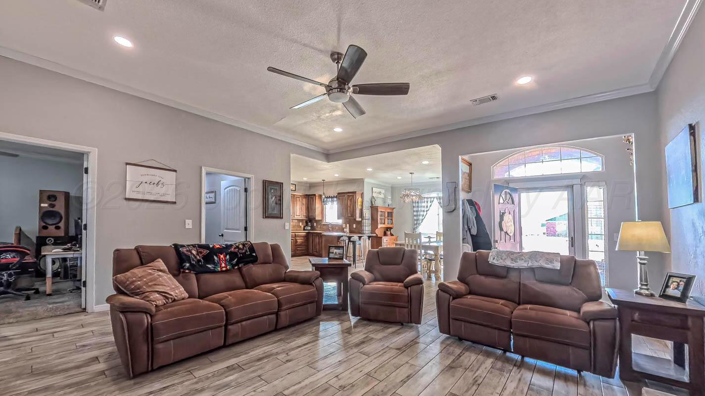 18600 Sundancer Lane Bushland, TX 79124 - Photo 4 of 26 Living Room