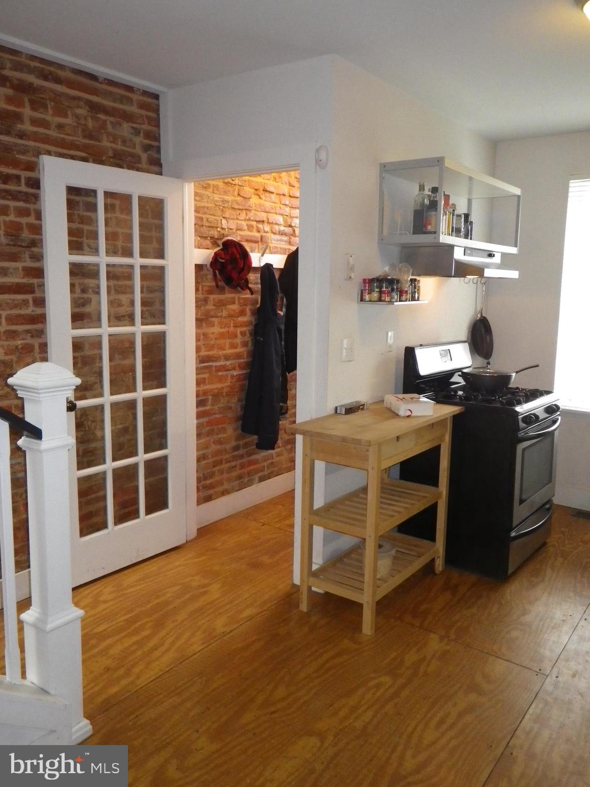 523 Budd Street Philadelphia, PA 19104 - Photo 3 of 48 a workspace with furniture and window