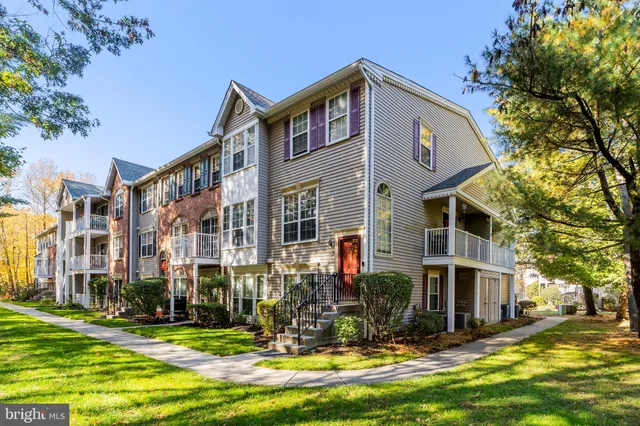 $339,900 | 54 Versailles Court, Hamilton, NJ 08619