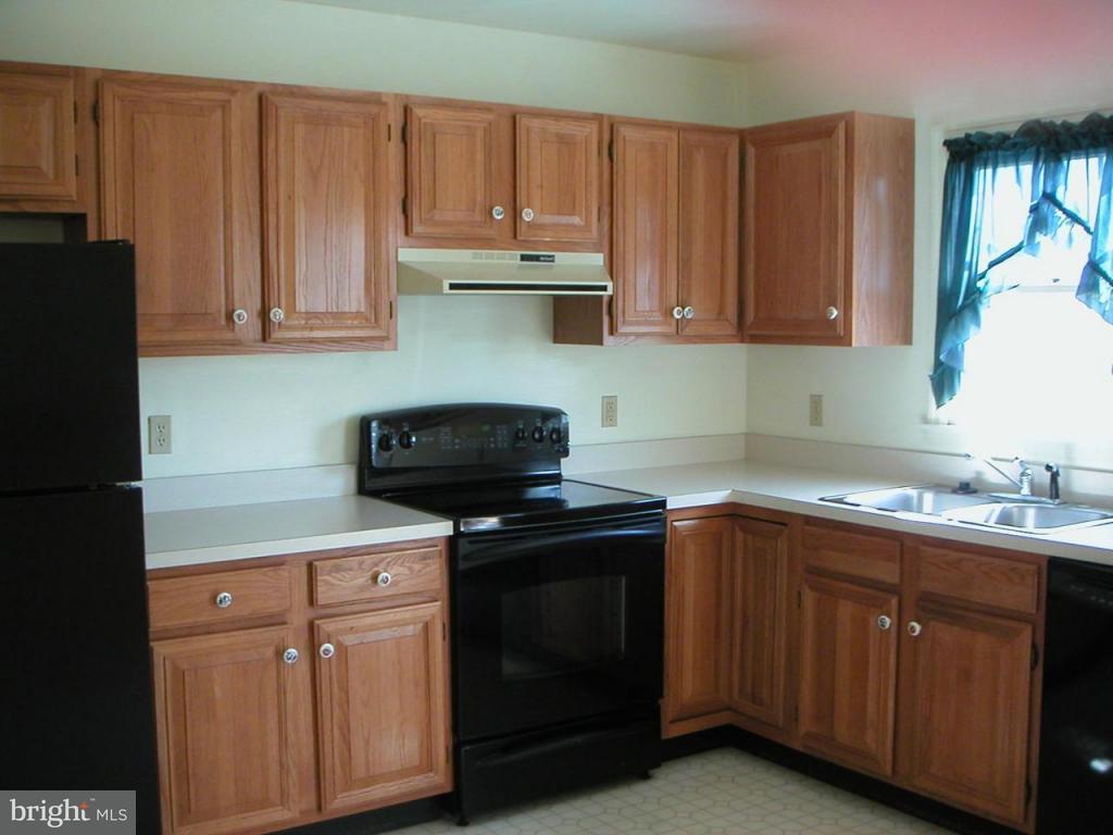 55 Robinhill Drive Lititz, PA 17543 - Photo 3 of 9 Gallery Image 3