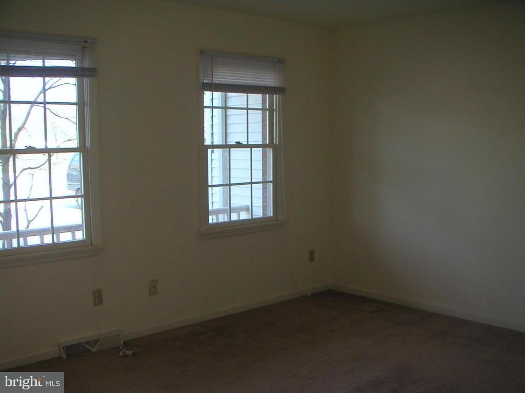 55 Robinhill Drive Lititz, PA 17543 - Photo 4 of 9 Gallery Image 4