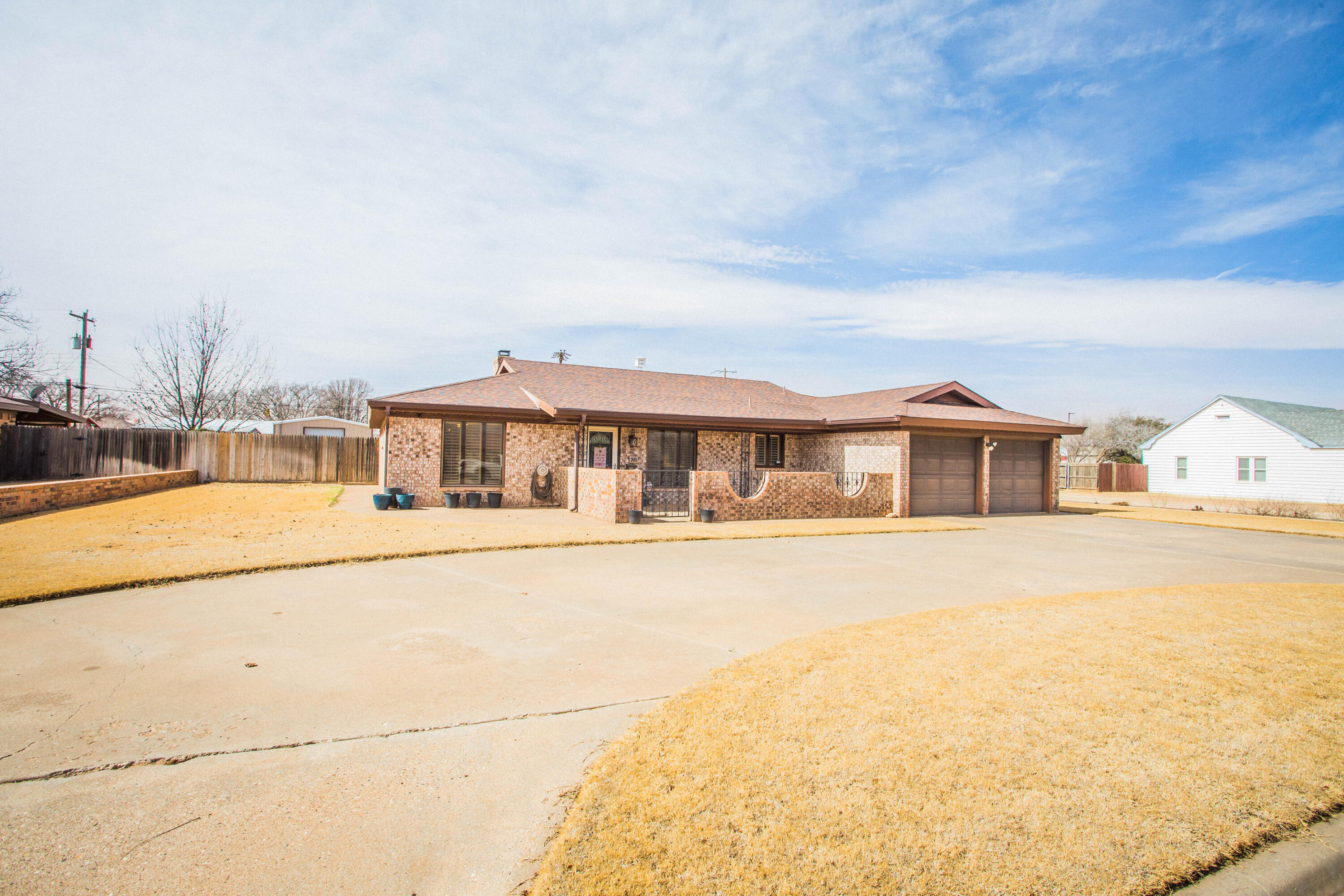 705 South 22nd Street Slaton, TX 79364 - Photo 3 of 30 a front view of house with yard and ocean