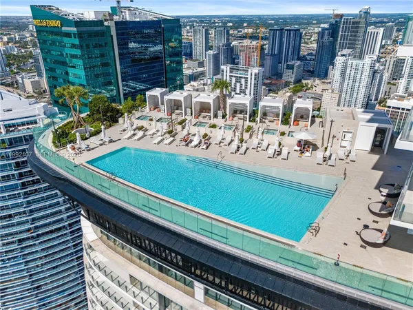 $4,690,000 | 300 Biscayne Blvd Way, Unit 2103C, Miami, FL 33131