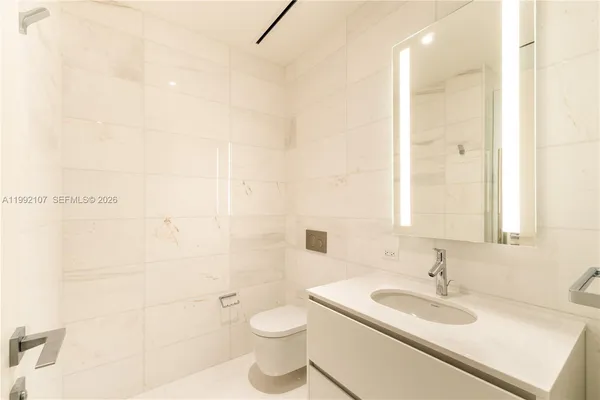 $4,690,000 | 300 Biscayne Blvd Way, Unit 2103C, Miami, FL 33131