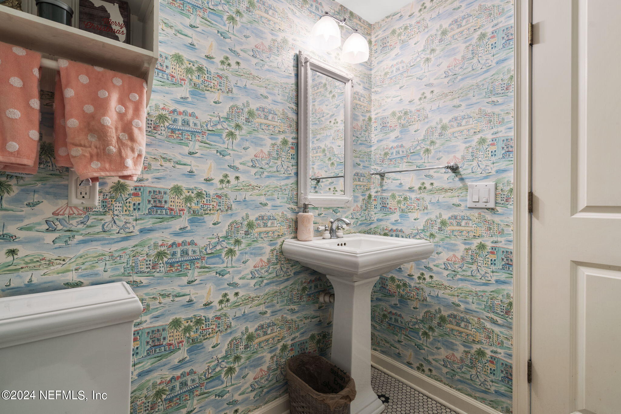 2405 Laurel Road Jacksonville, FL 32207 - Photo 12 of 25 powder