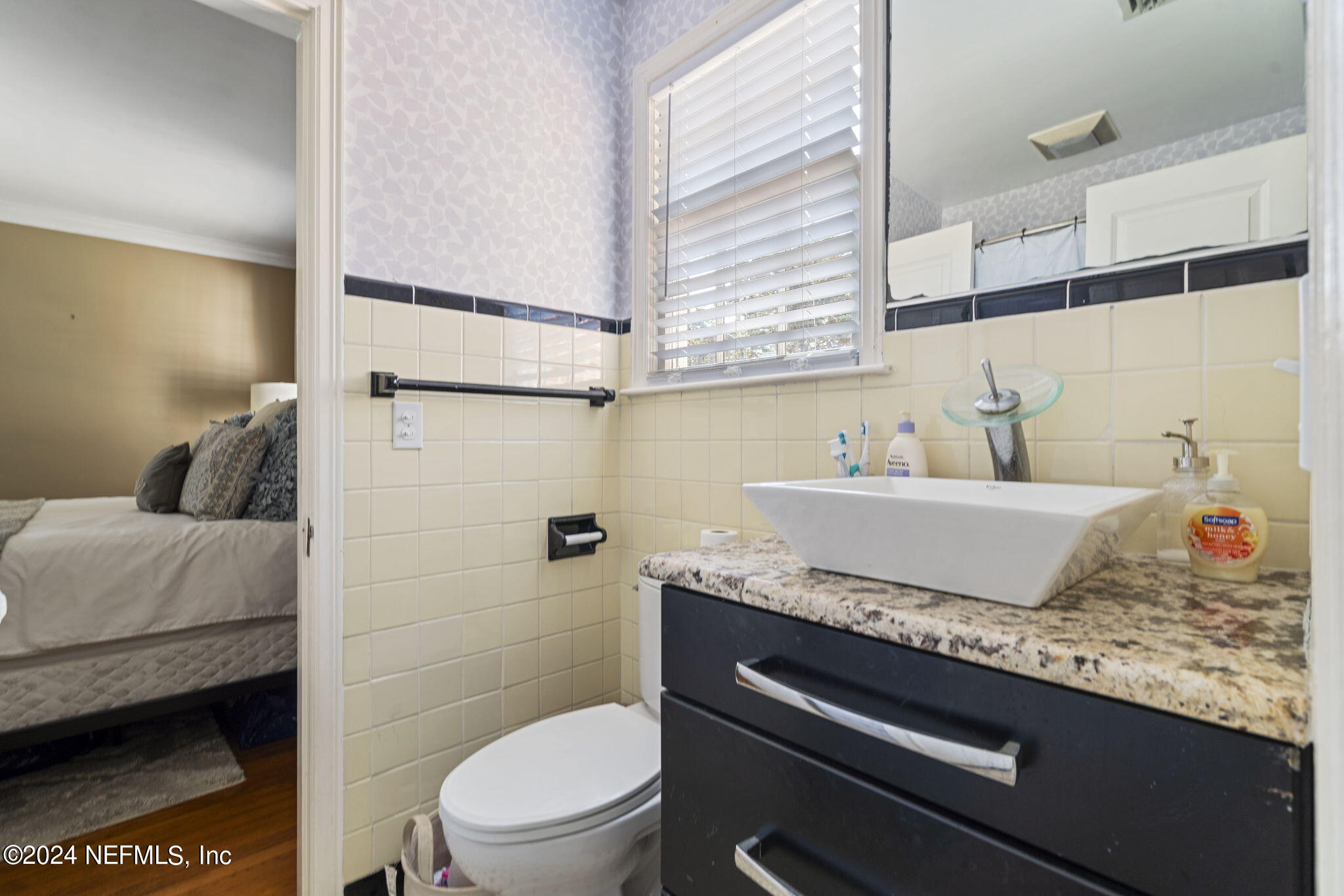 2405 Laurel Road Jacksonville, FL 32207 - Photo 17 of 25 primary bath
