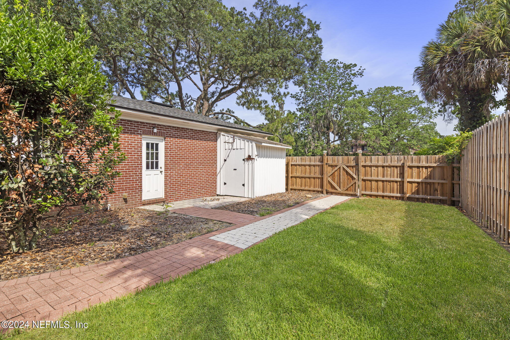 2405 Laurel Road Jacksonville, FL 32207 - Photo 23 of 25 backyard