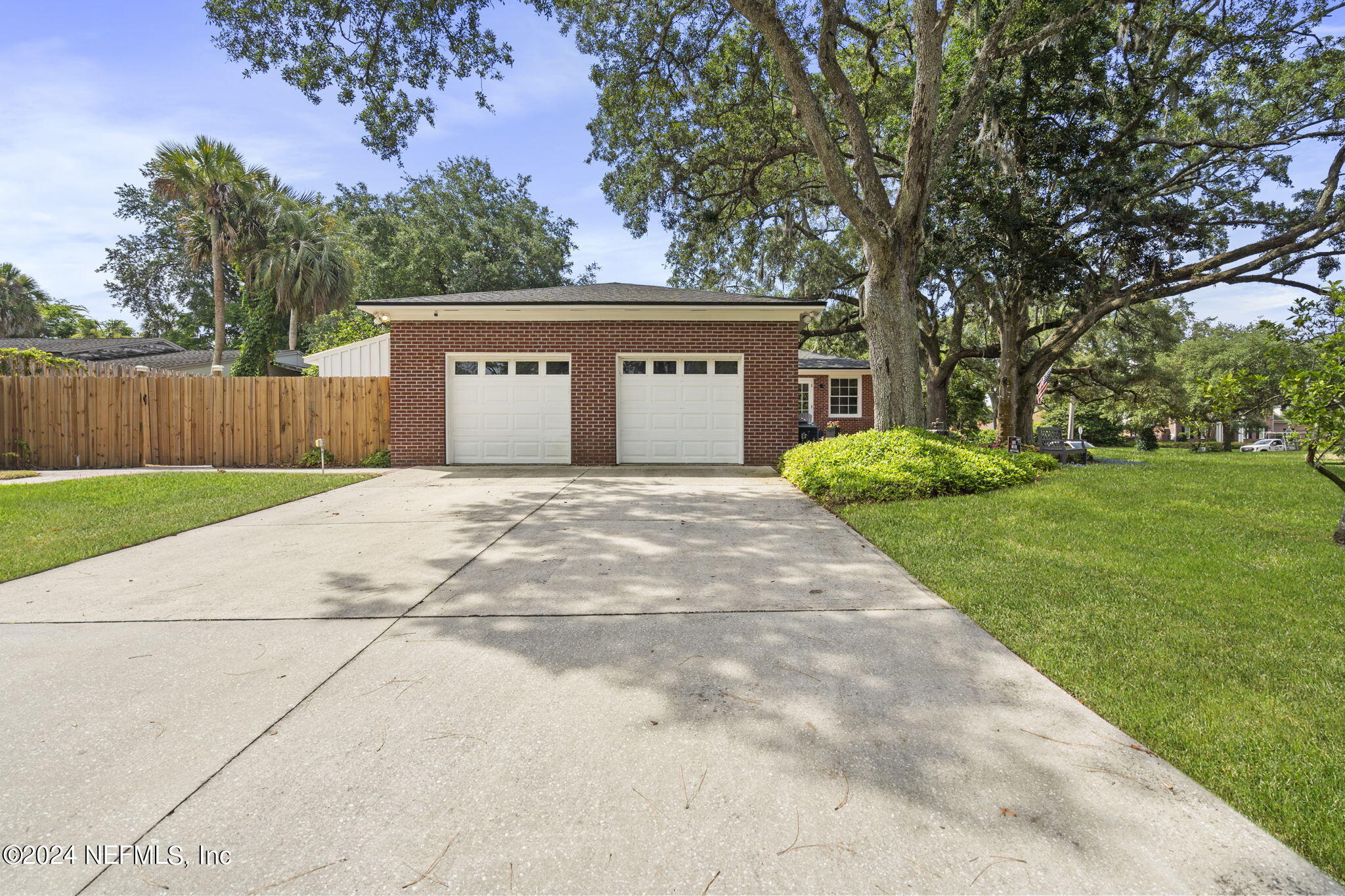2405 Laurel Road Jacksonville, FL 32207 - Photo 25 of 25 garage