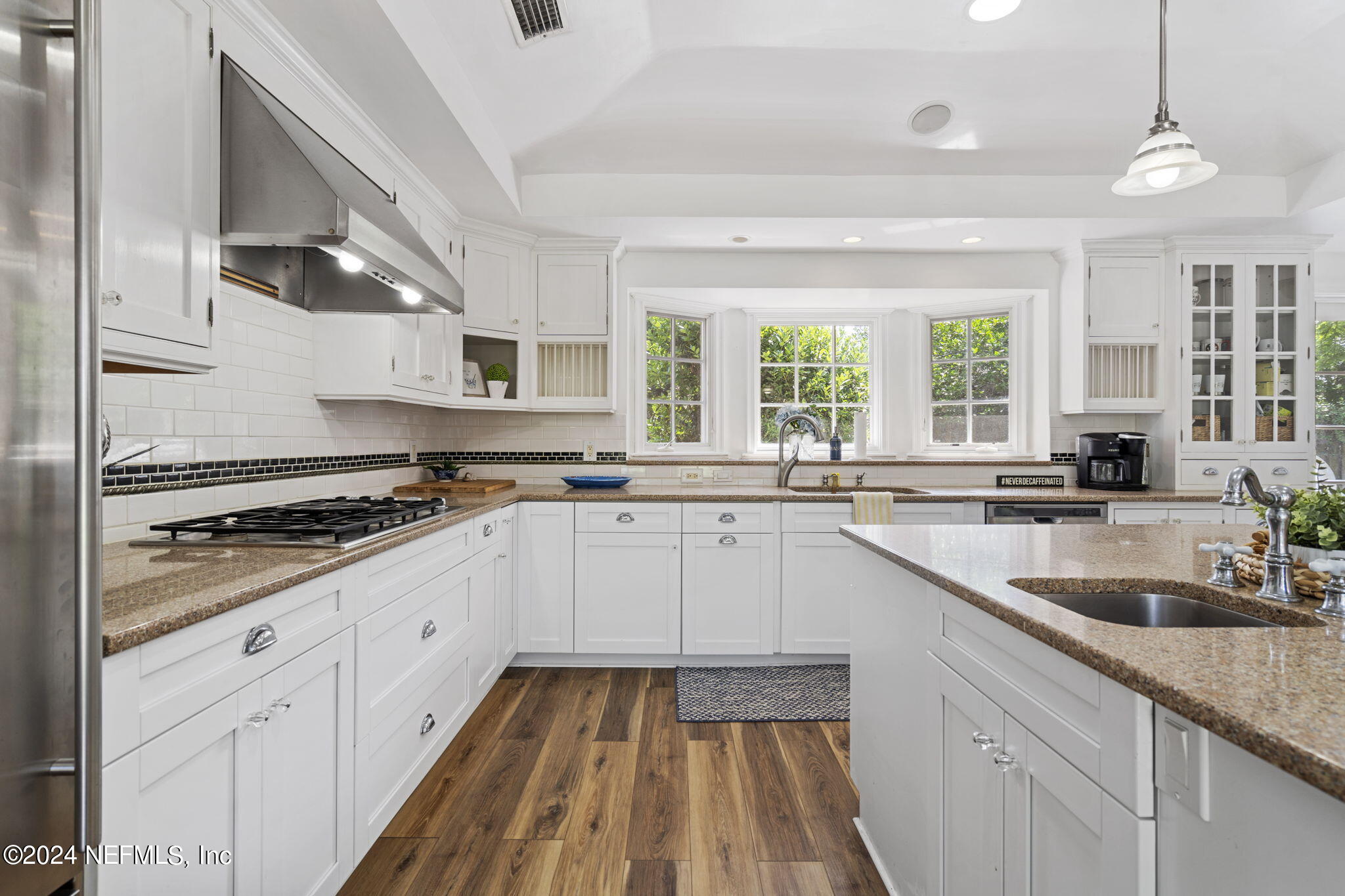 2405 Laurel Road Jacksonville, FL 32207 - Photo 9 of 25 kitchen